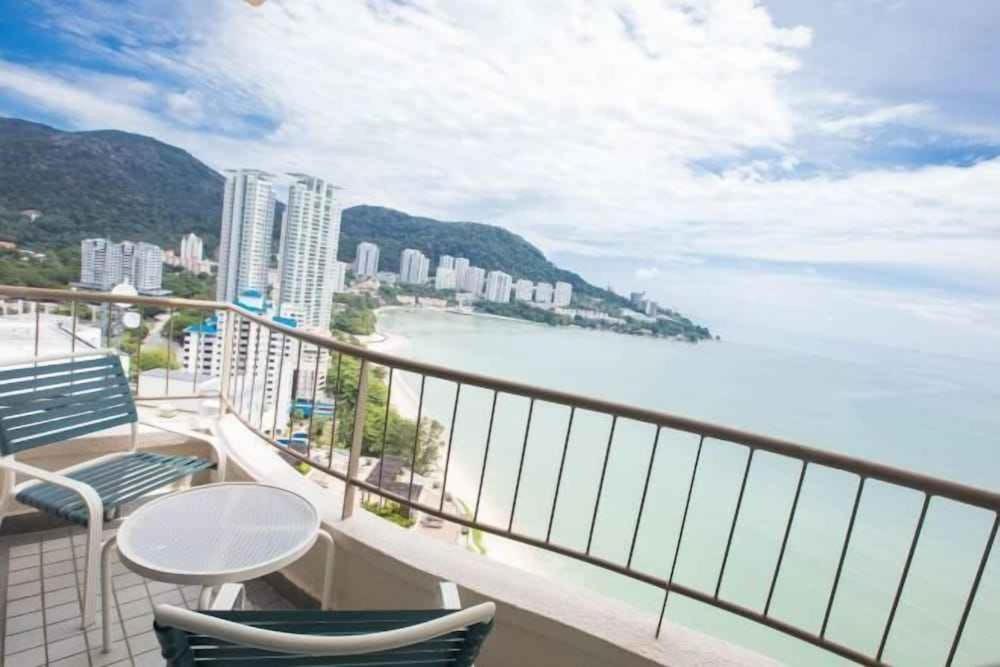 Rainbow Paradise Beachfront Penang Tanjung Bungah  Luaran gambar